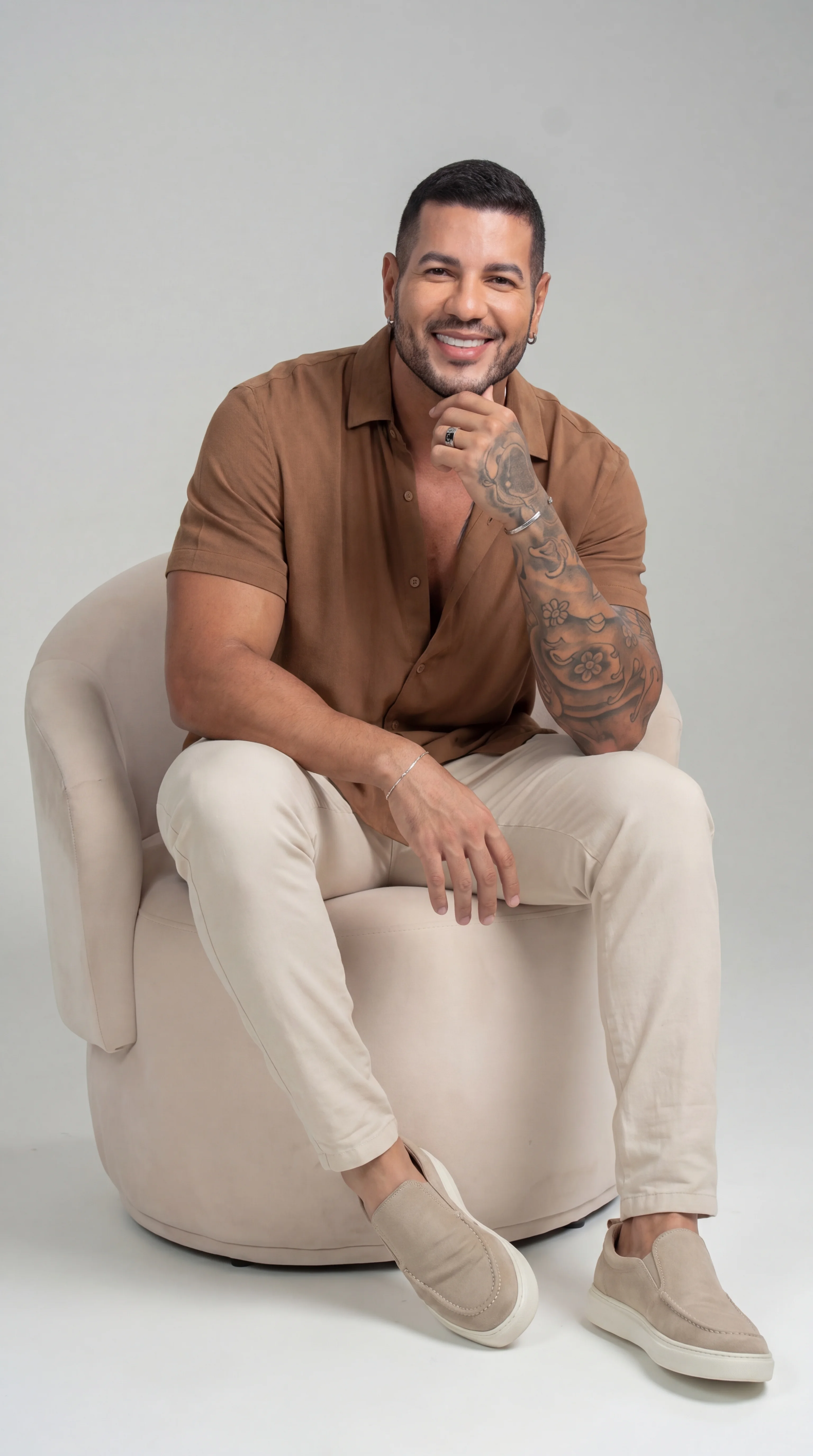 Foto IA · Dr. Walber camisa social bege